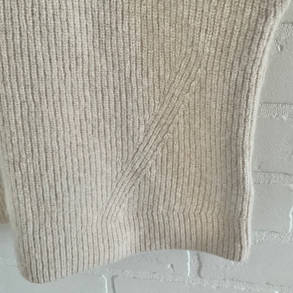 🌺Host Pick!🌺 OUI Boxy Cap sleeve Ribbed knit Cream/Oatmeal Wool blend Size 12 - Picture 11 of 14